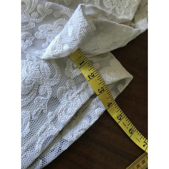 New J.O.A. Lace Fringe Hem Pleated Shorts Cream - Picture 4 of 9